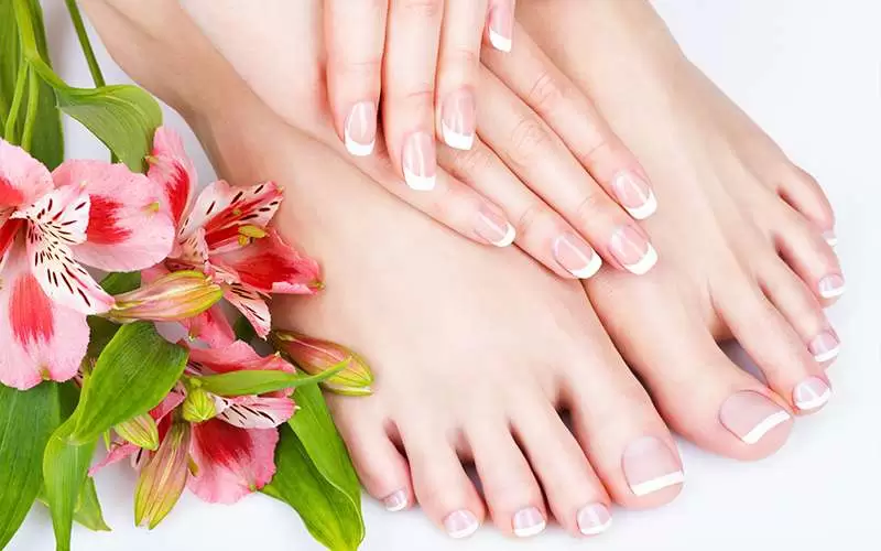 MANICURE + PEDICURE COMBO